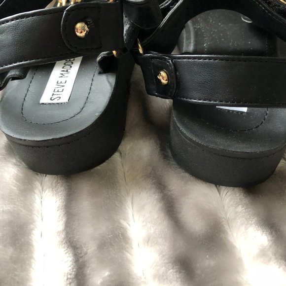 Steve Madden Black and Gold chain sandal - Picture 6 of 6